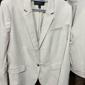 Ann Taylor Women’s Blazer in Cream